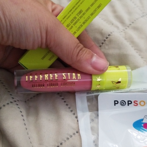 Jeffree Star Velour liquid lipstick in mystery - Picture 2 of 3
